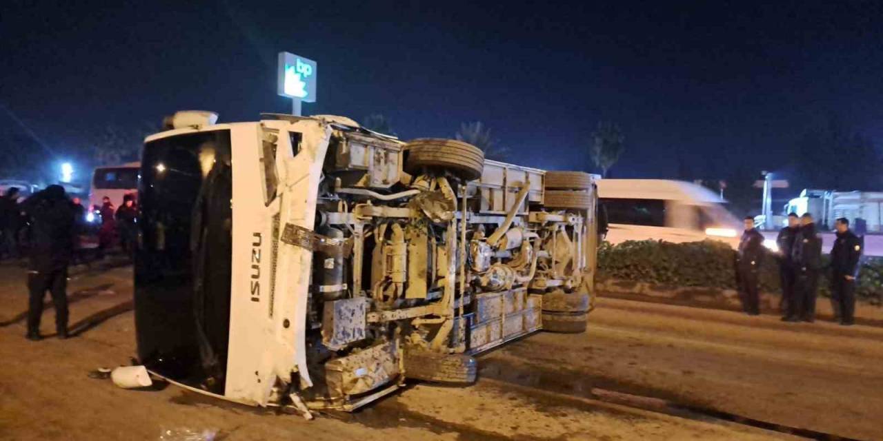 Göreve Giden Polisleri Taşıyan Midibüs Devrildi, 25 Polis Hafif Şekilde Yaralandı