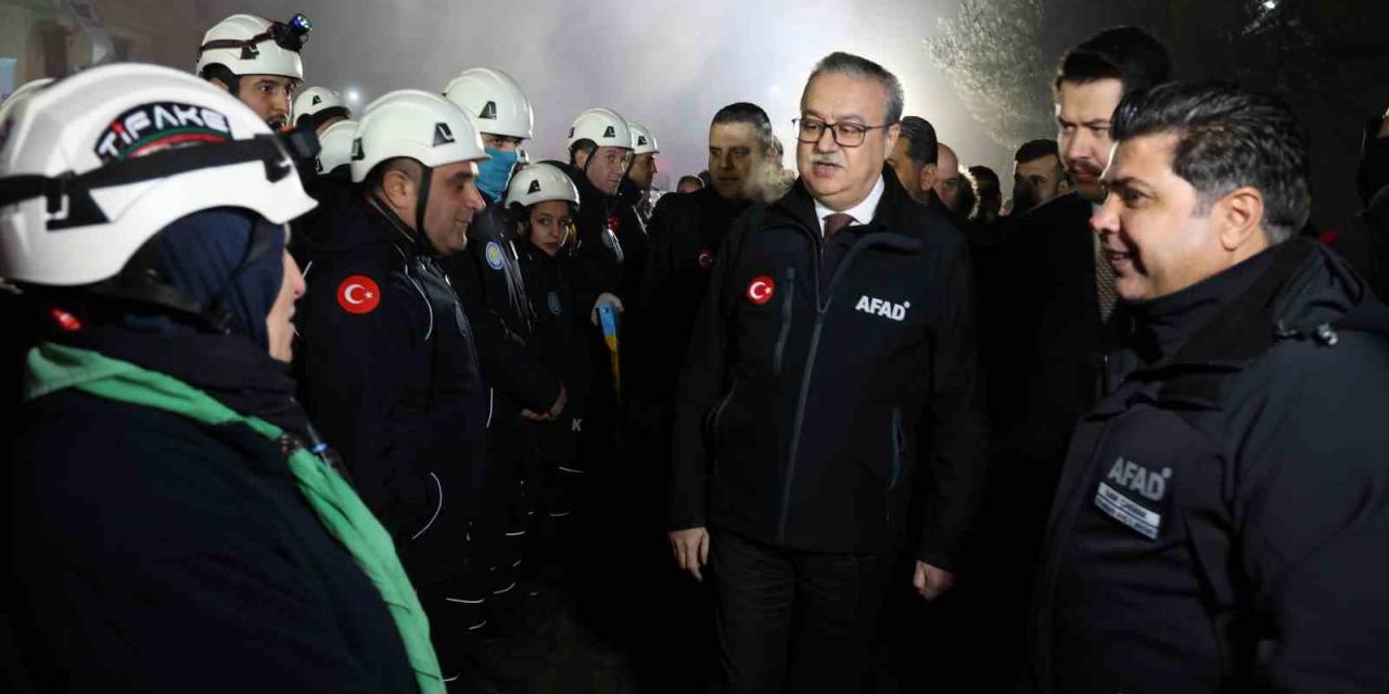 Diyarbakır Valisi, Depremde Arama-kurtarma Çalışmalarına Katılan Ekiplerle Bir Araya Geldi