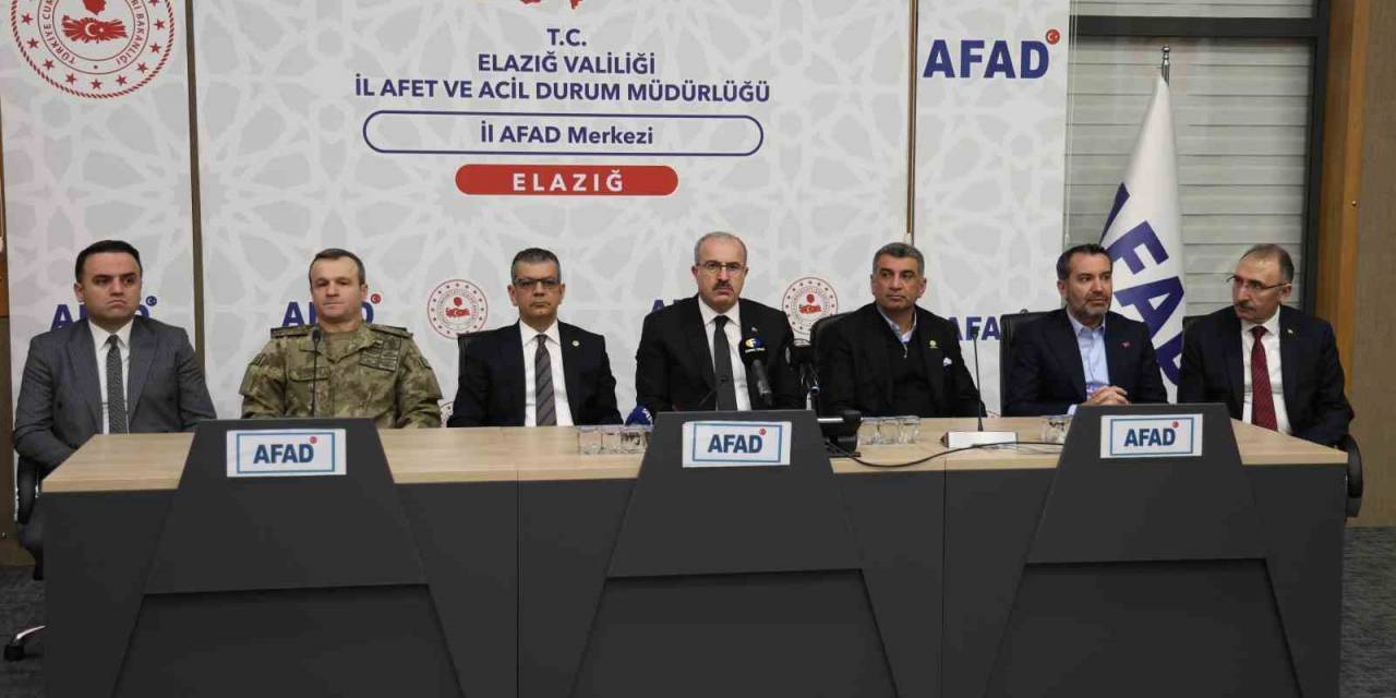 Elazığ’da Depremde Hayatını Kaybedenler Saat 04.17’de Anıldı