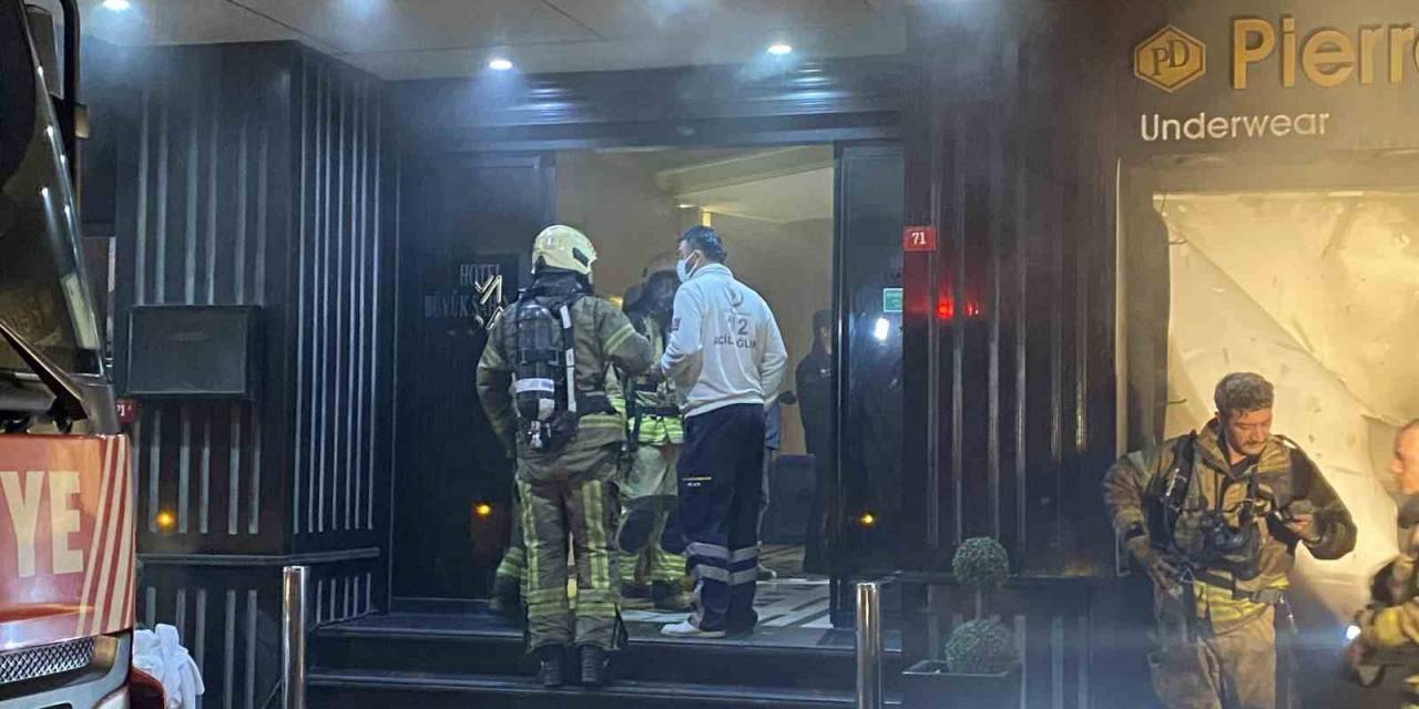 Fatih’te Otelde Yangın Paniği: Çarşafları Birbirine Bağlayıp 3. Kattan İnmeye Çalıştı