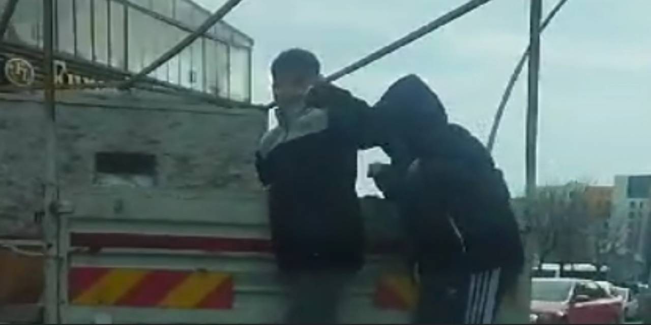 Sultangazi’de Çocukların Tehlikeli Oyunu Kamerada