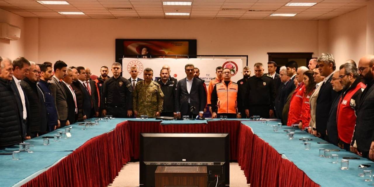 6 Şubat Depreminde Hayatını Kaybedenler Isparta’da 04.17’de Anıldı