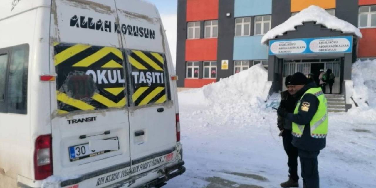 Hakkari’de Okul Servis Araçları Denetlendi