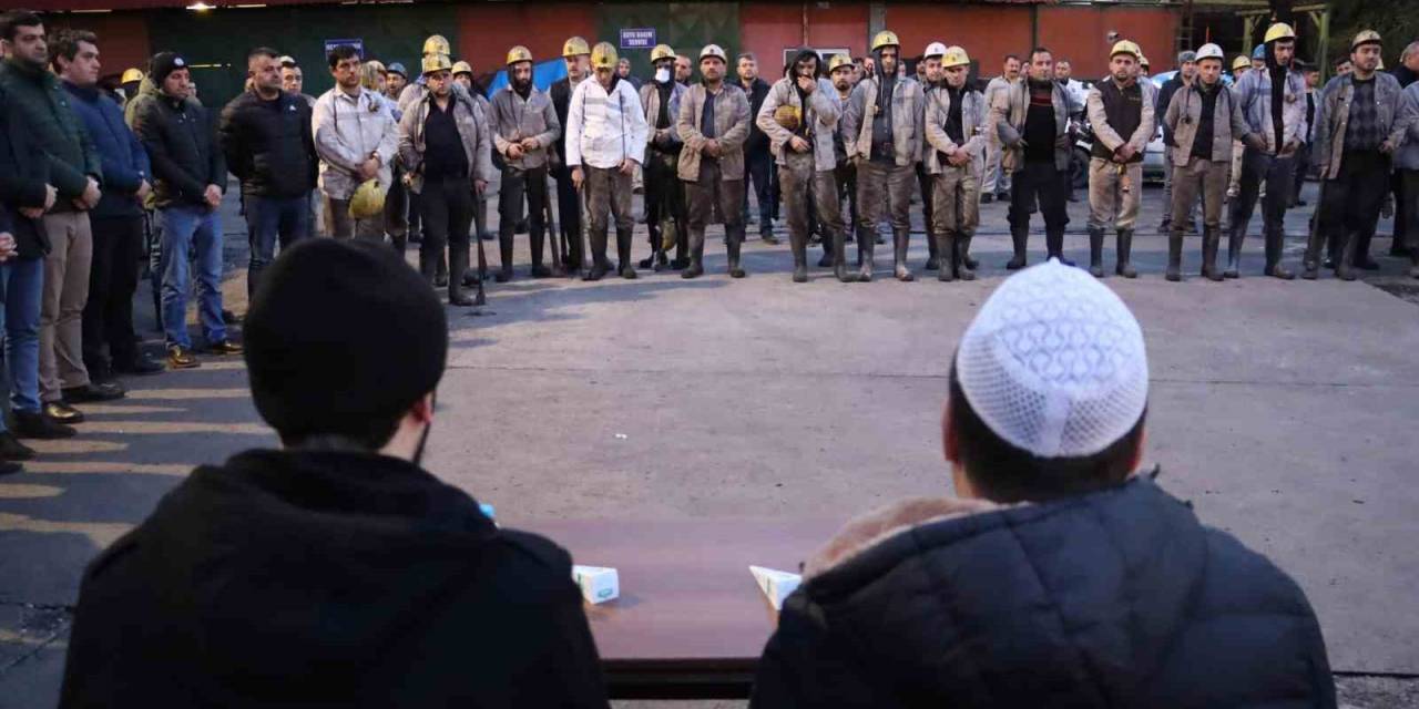 Maden İşçileri Deprem Felaketinde Hayatını Kaybedenleri Dualarla Andı