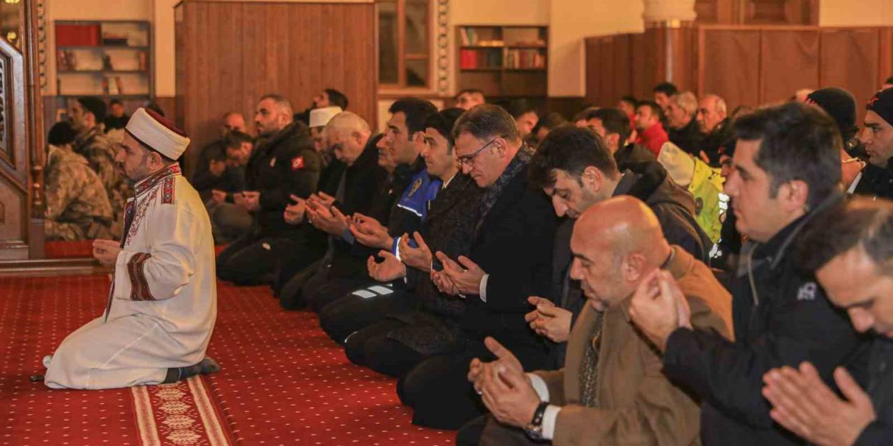 Van’da 6 Şubat Depremi İçin Anma Programı Düzenlendi