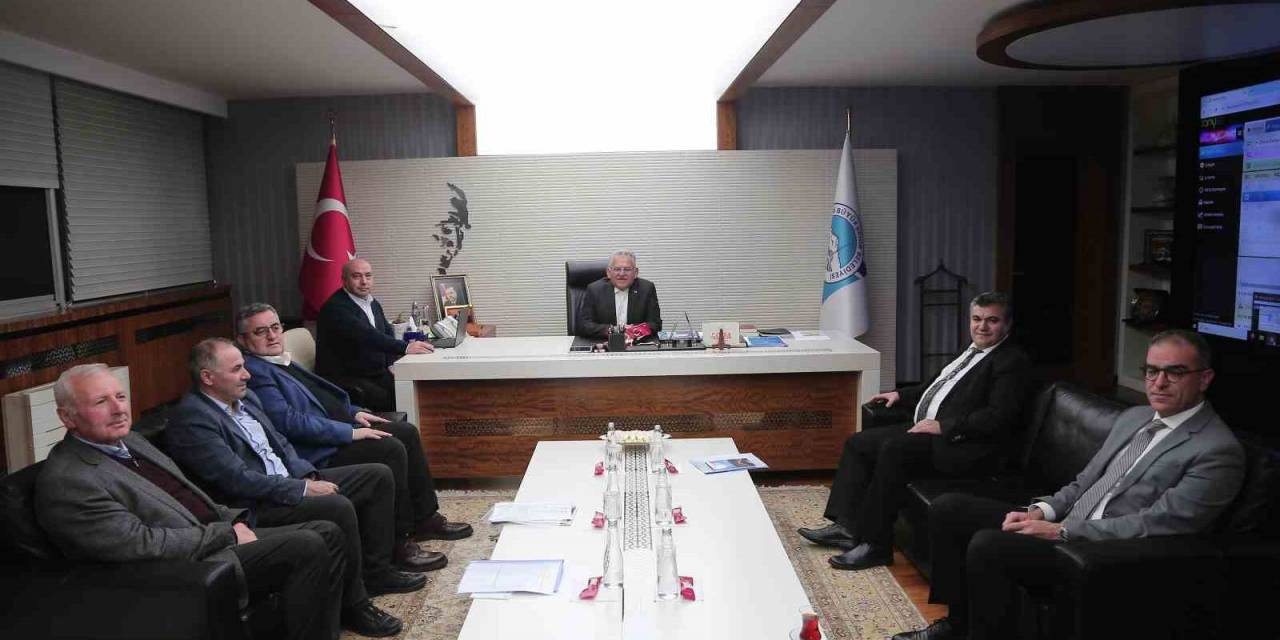 Başkan Büyükkılıç’tan Kayseri İçin Kurmayları İle Gece Mesaisi