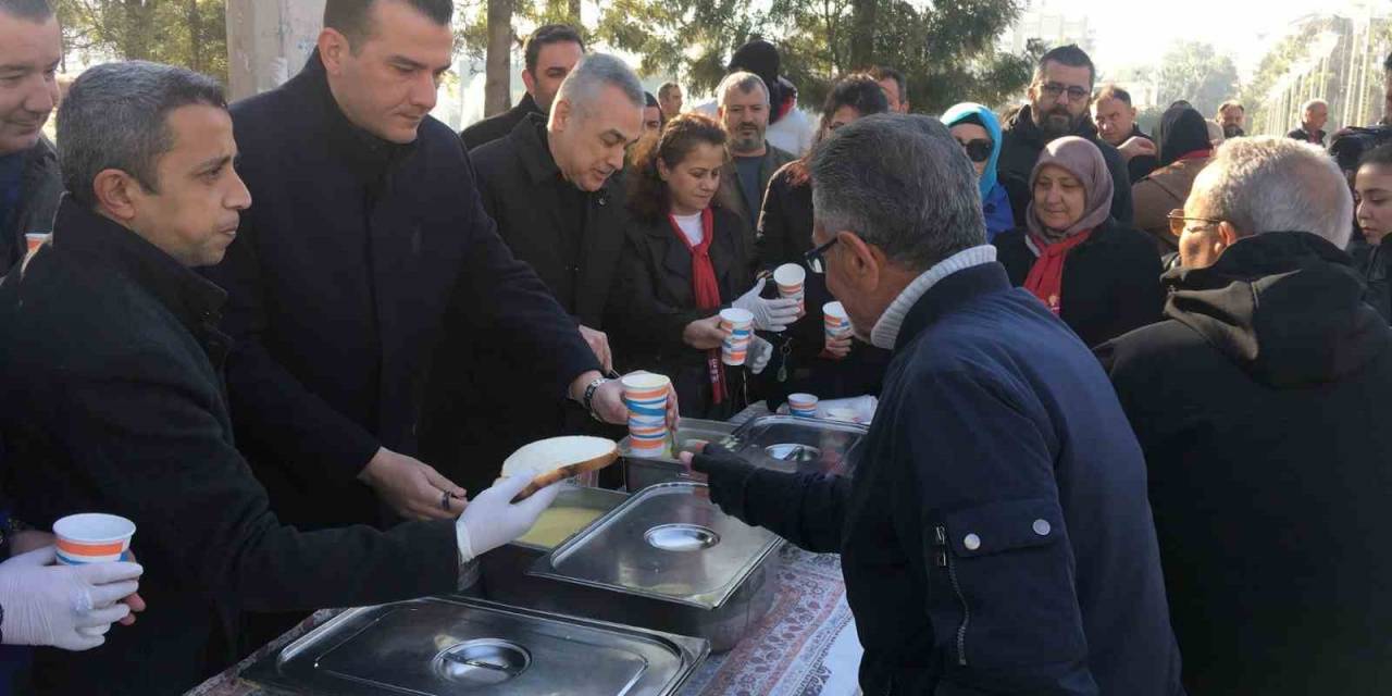 Depremde Hayatını Kaybedenler Adına Çorba Dağıtıldı