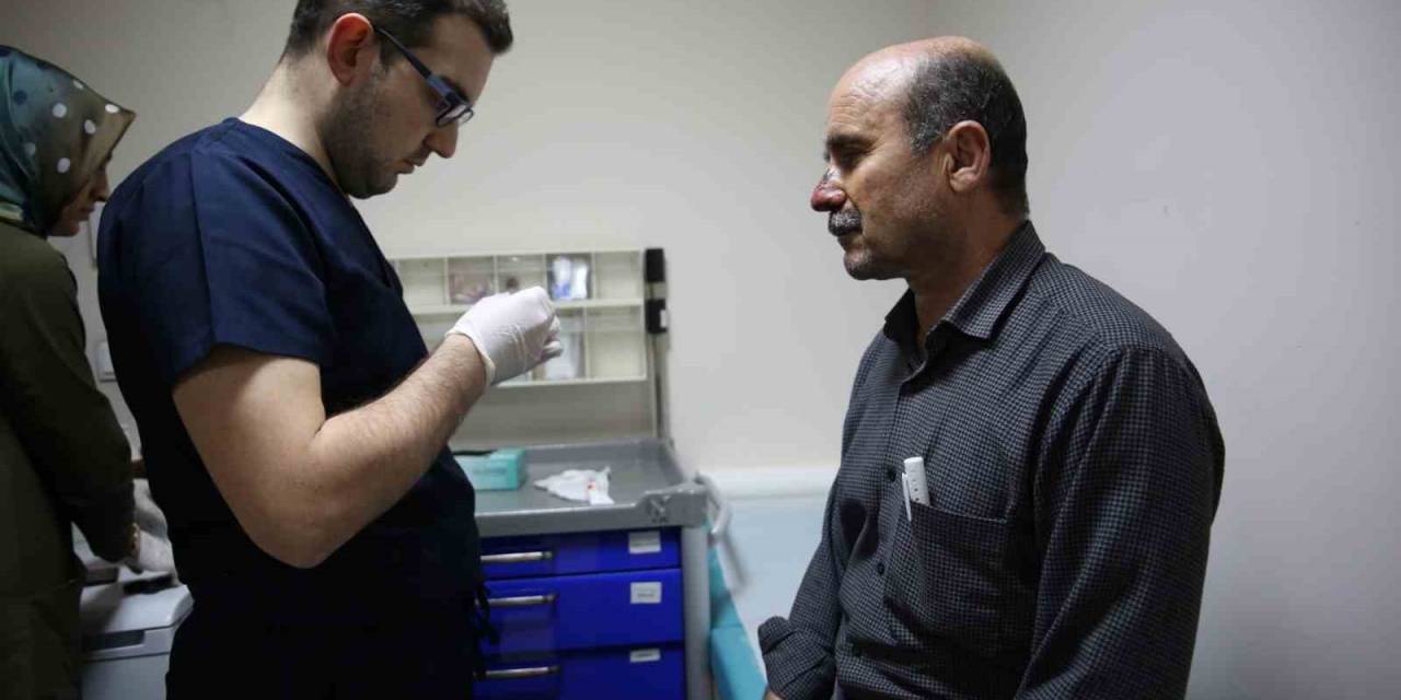 Muş’ta Bir Köpek Saldırdığı Adamın Ağzını Isırdı