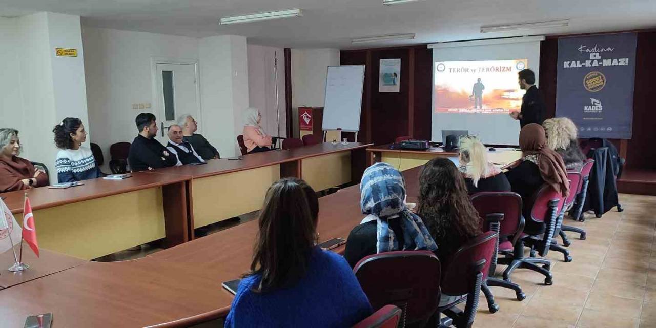 Mersin’de Vatandaşlar Terör Faaliyetleri Konusunda Bilgilendiriliyor