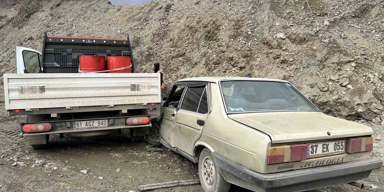 Kastamonu’da Kamyonet İle Otomobil Çarpıştı: 2 Yaralı