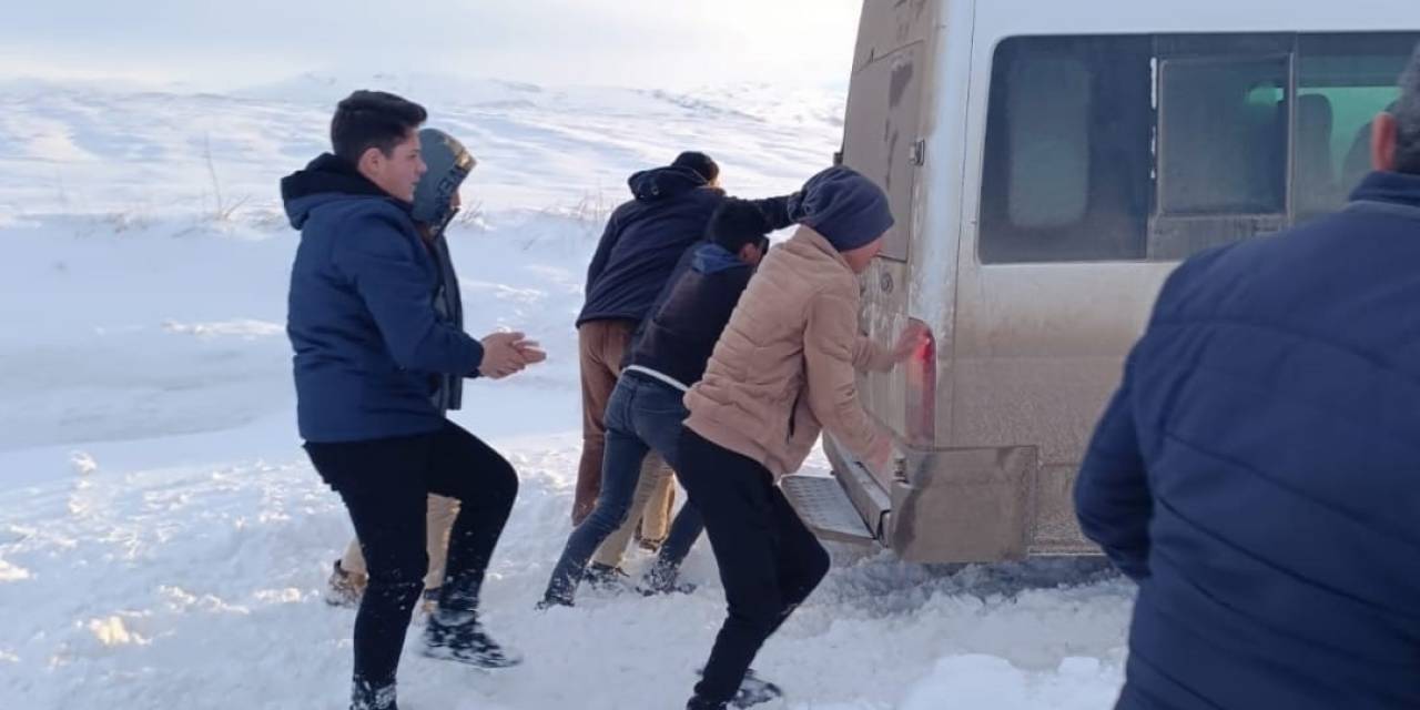 Malazgirt’te Tipiden Dolayı Araçlar Yolda Kaldı