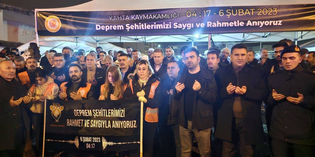 38 Kişinin Öldüğü Binanın Enkaz Yerinde Anma Töreni