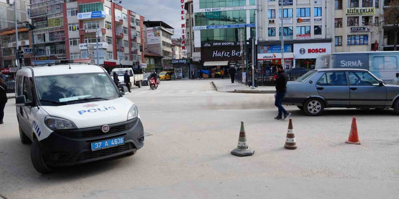 Şehrin En İşlek Caddesinde İş Yerine Silahlı Saldırı: 1 Yaralı