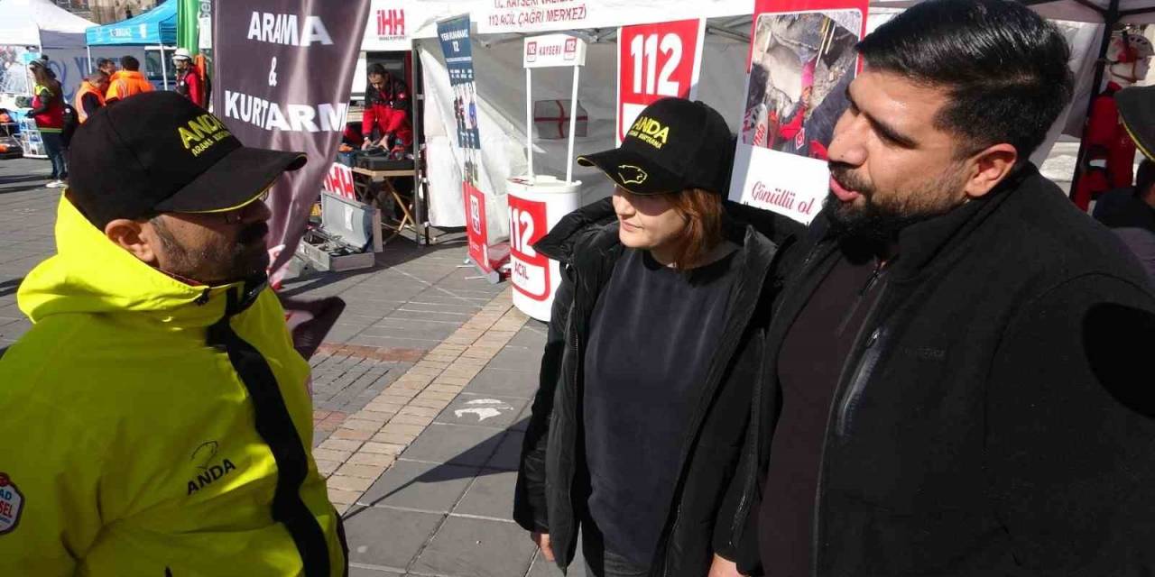 Kayseri’de Duygusal Buluşma: Kendisini Enkazdan Çıkaran Ekibi Ziyaret Etti