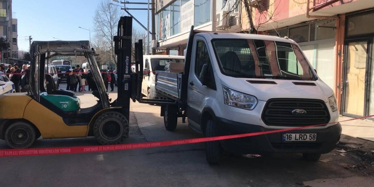 Kamyonetin Altında Kalan Yaşlı Kadın Hayatını Kaybetti