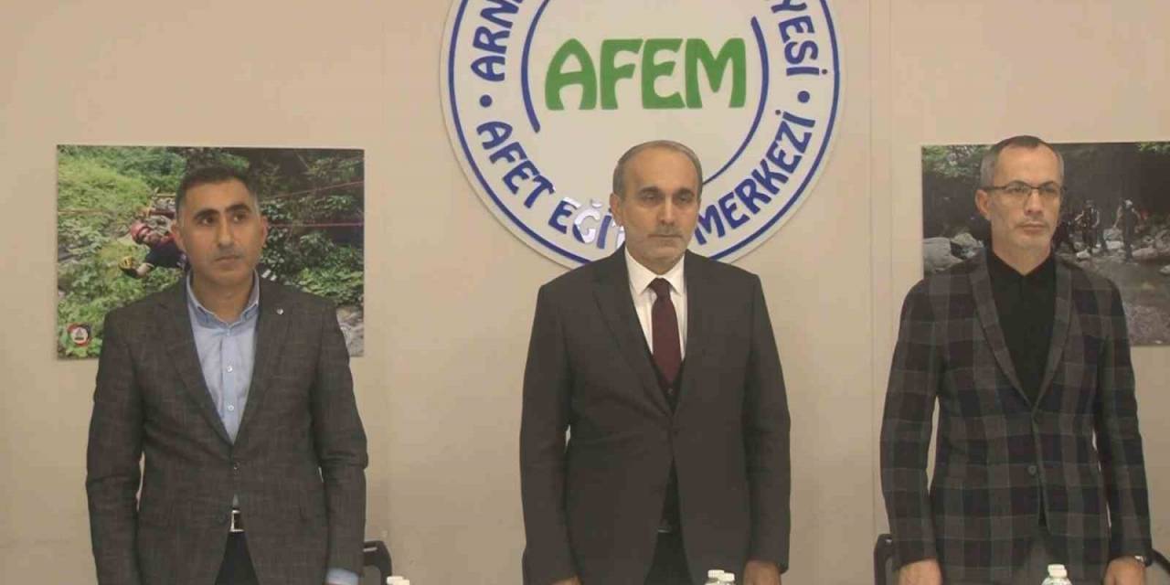 Depremde Hayatını Kaybeden Vatandaşlar İçin Arnavutköy’de Anma Programı Düzenlendi