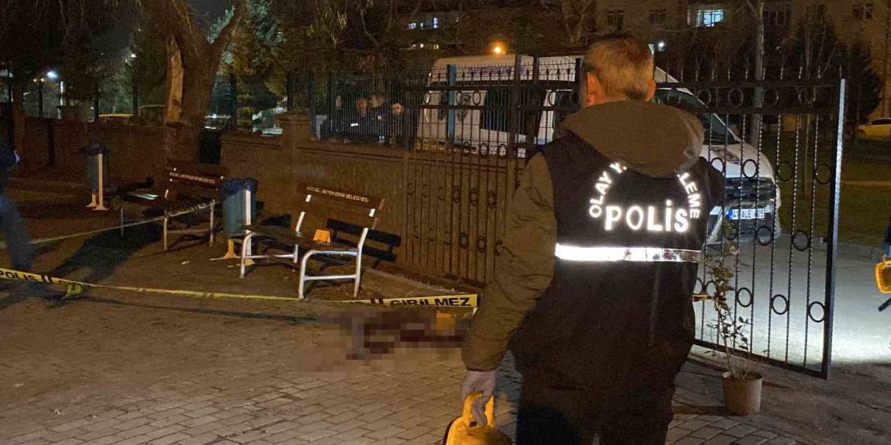 Çocuğunu Almak İçin Gittiği Okulda Bıçaklanmıştı, Hayatını Kaybetti