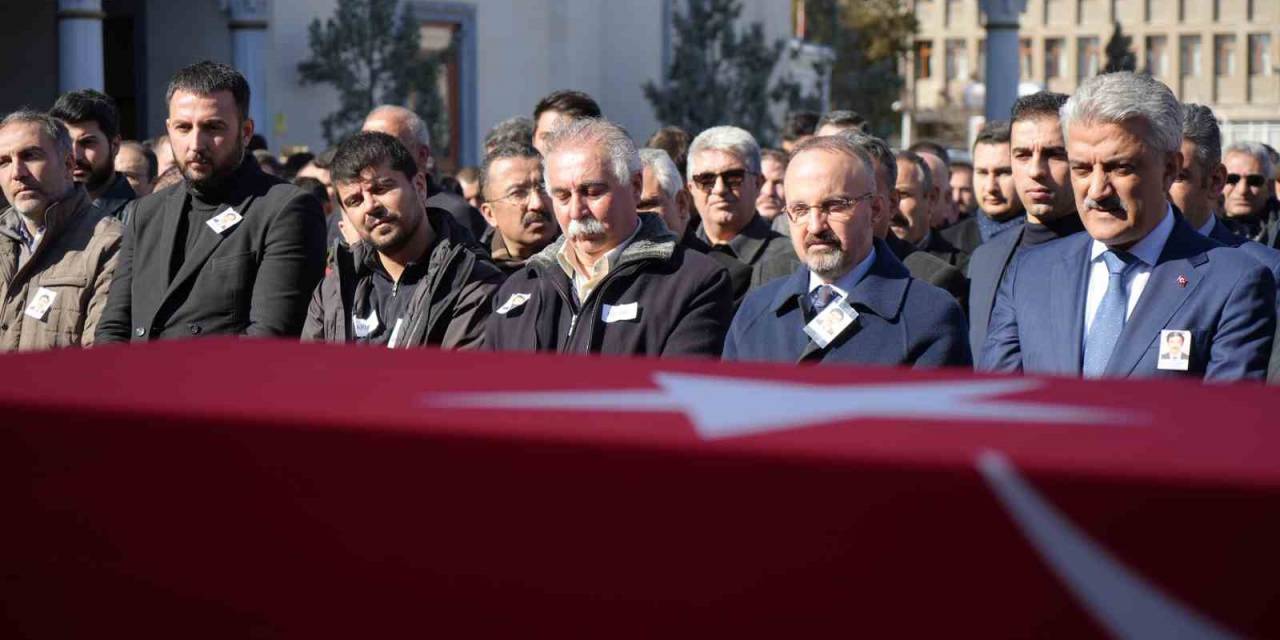 Evinde Ölü Bulunan Kaymakam Son Yolculuğuna Uğurlandı