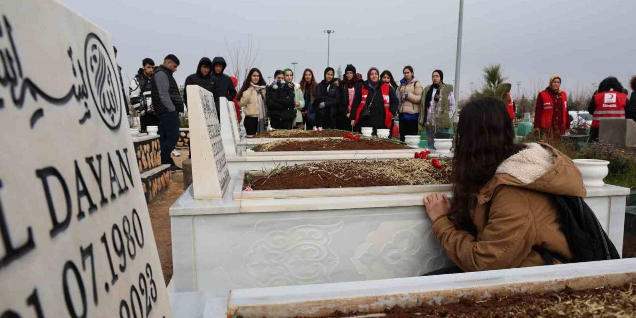 Depremde Hayatını Kaybeden Eylül, Sınıf Arkadaşları Tarafından Unutulmadı