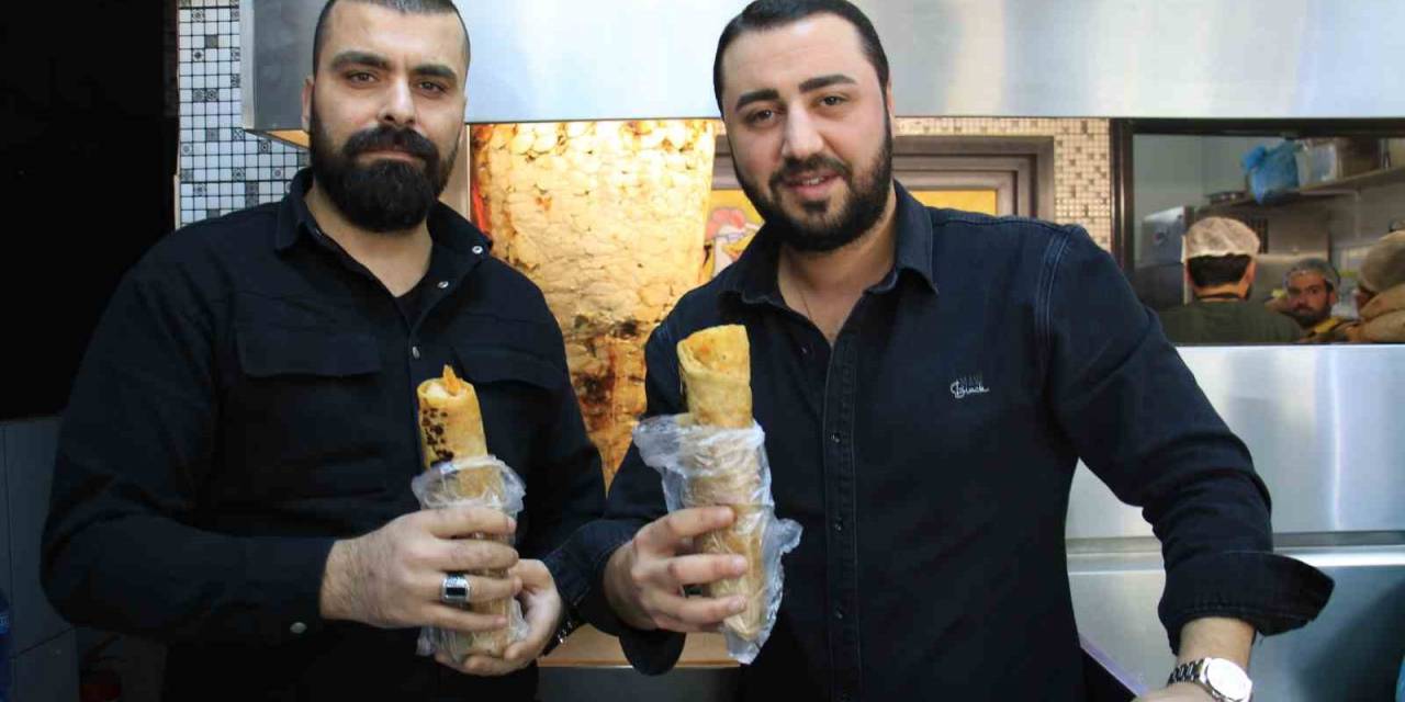 Mersin’de Depremzedeler Anısına 300 Kilo Döner Ücretsiz Dağıtıldı