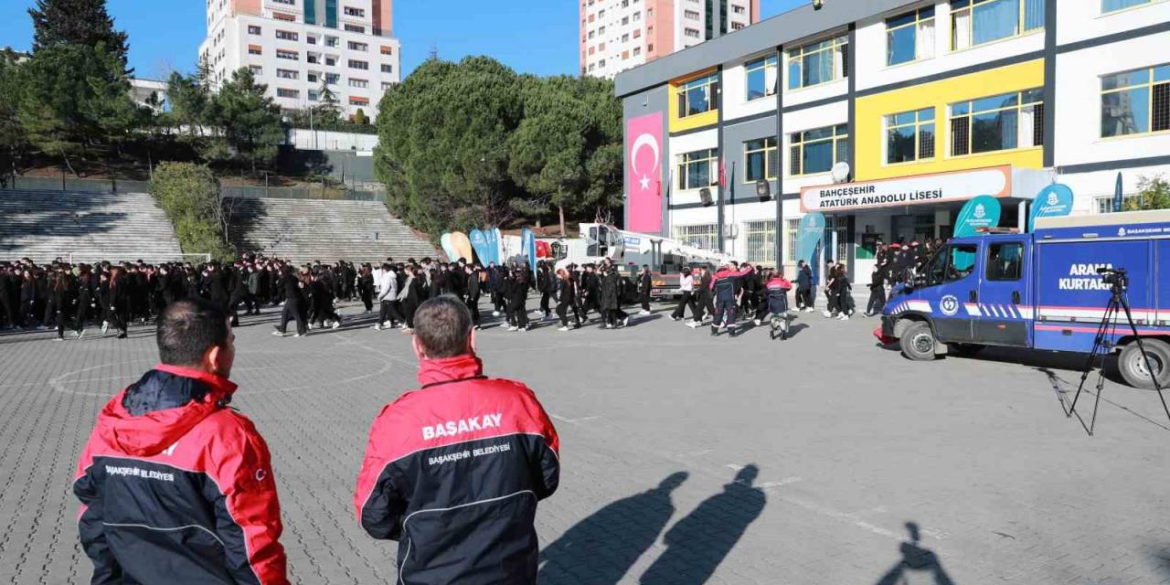 Başakşehir’de Deprem Tatbikatı Yapıldı