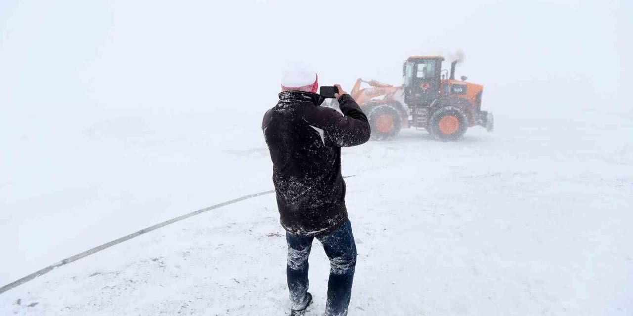 Kars-ardahan Yolu Ulaşıma Kapatıldı