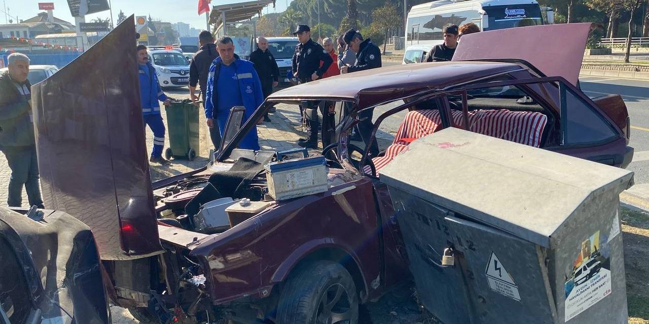 Aydın’da Otomobil Durağa Daldı: 3 Yaralı