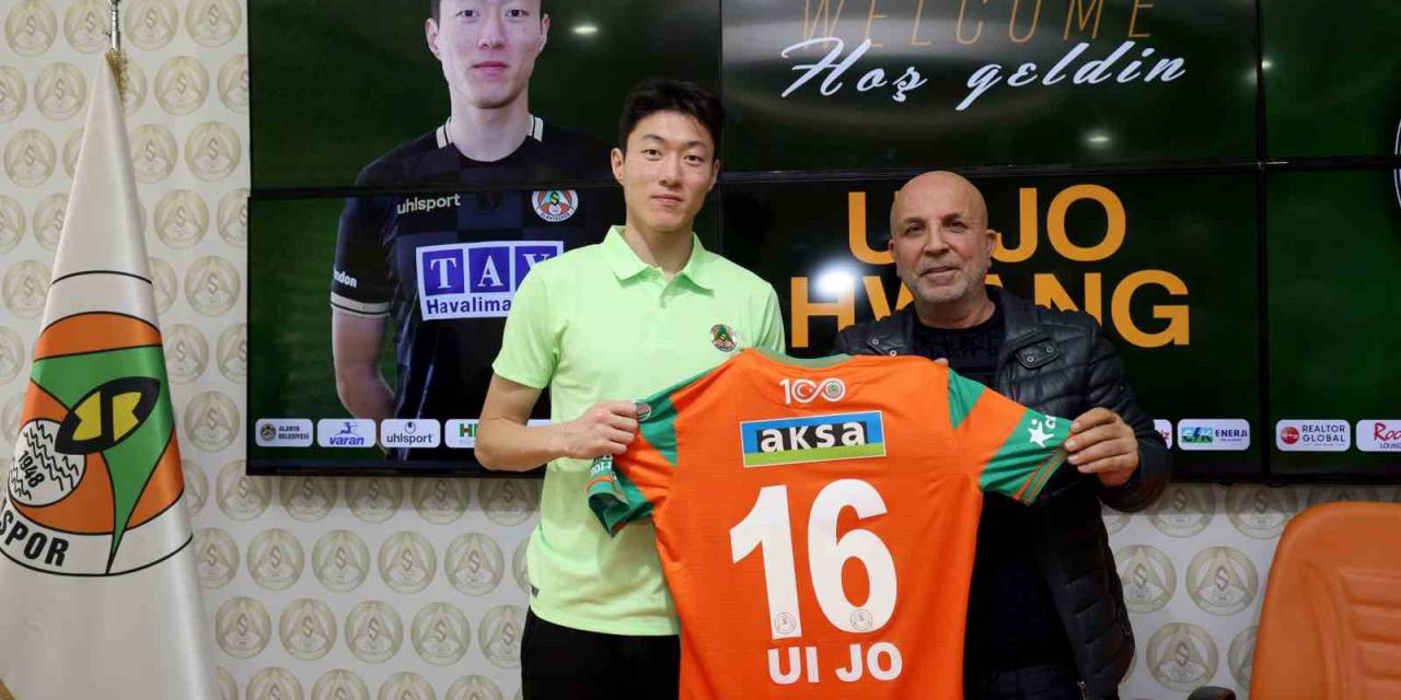 Alanyaspor Güney Koreli Forvet Hwang’ı Kadrosuna Kattı