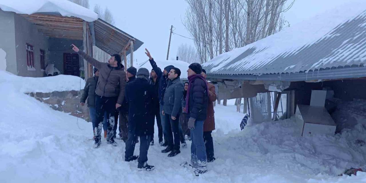 Gece Yarısı Gelen Çığ, Duvarları Yıkıp Evi Karla Doldurdu