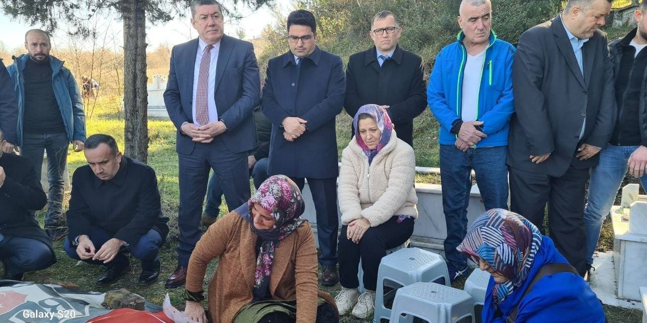 Depremde Ölen Sergen Mudanya Mezar Başında Anıldı