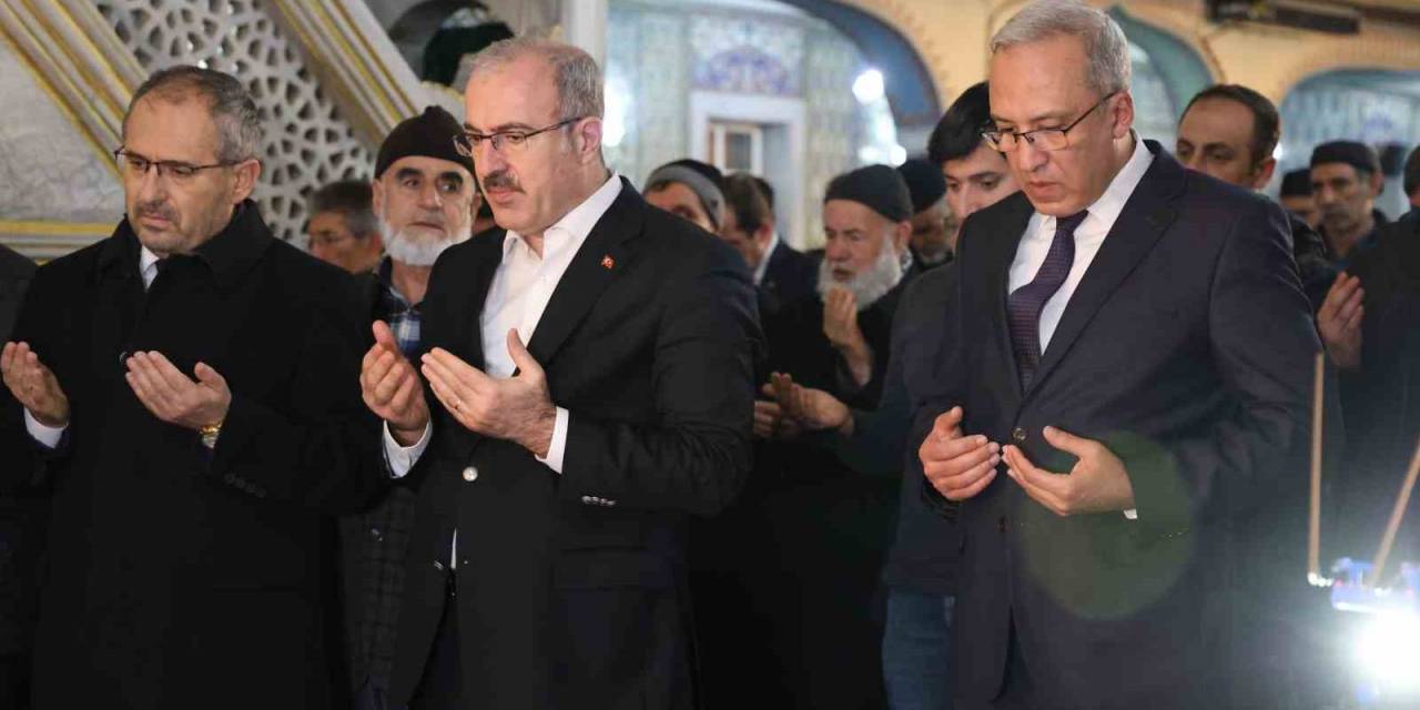 Elazığ’da Miraç Kandili İdrak Edildi, Depremde Hayatını Kaybedenler Anıldı