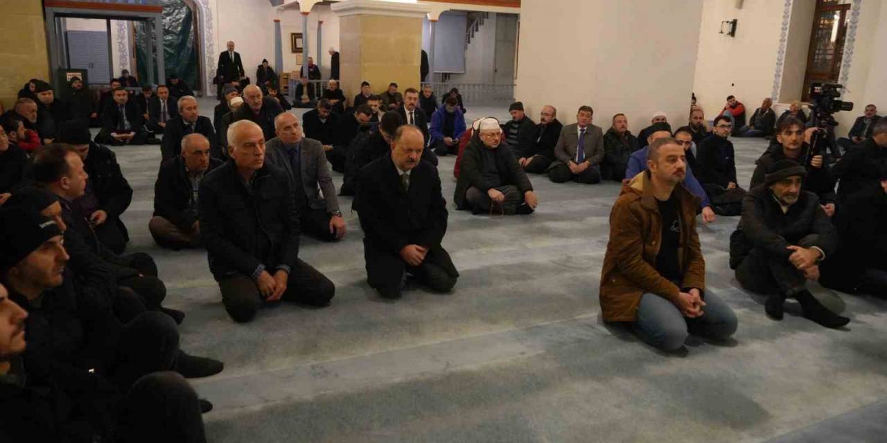 Depremde Hayatını Kaybedenler İçin Mevlit Okutuldu