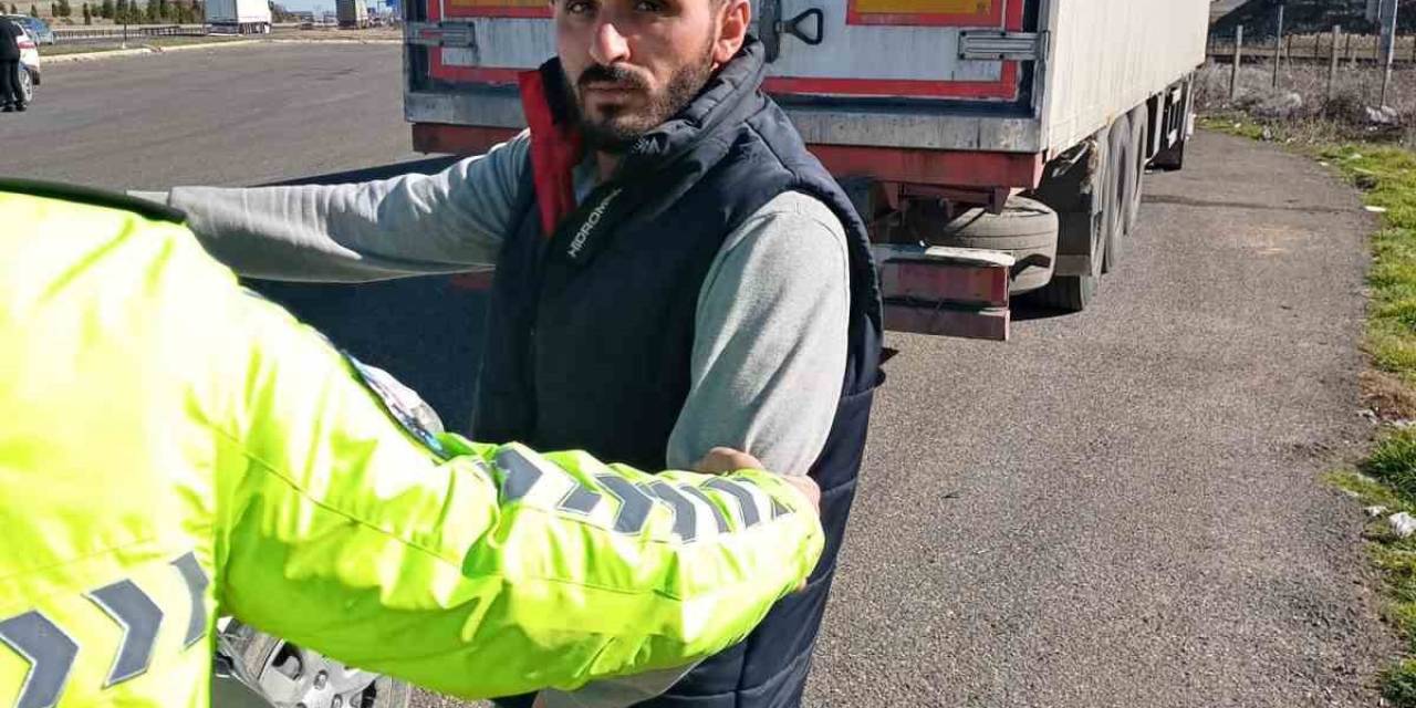 Çiftçilerin Kabusu Olan Kablo Hırsızlarını Köylüler Ve Polis Yakaladı