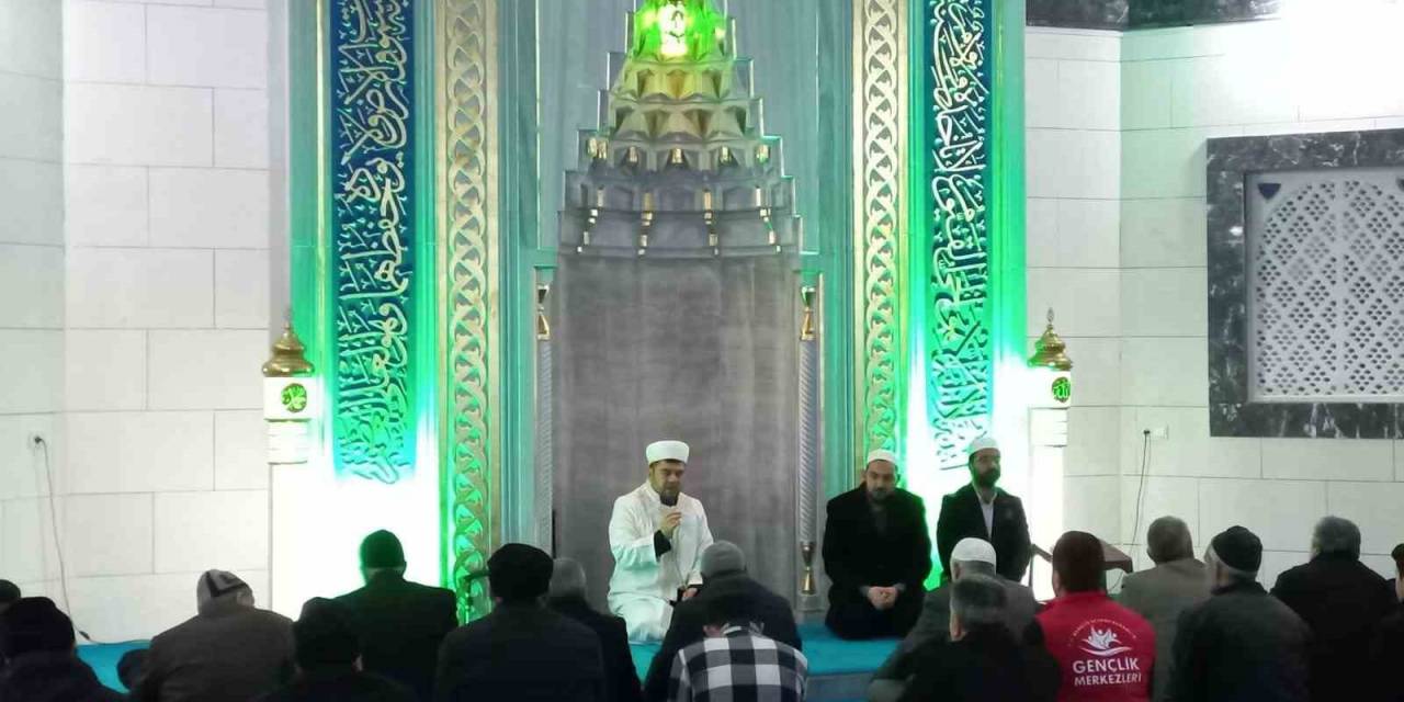 Ağrı’da Depremde Hayatını Kaybedenler Anıldı