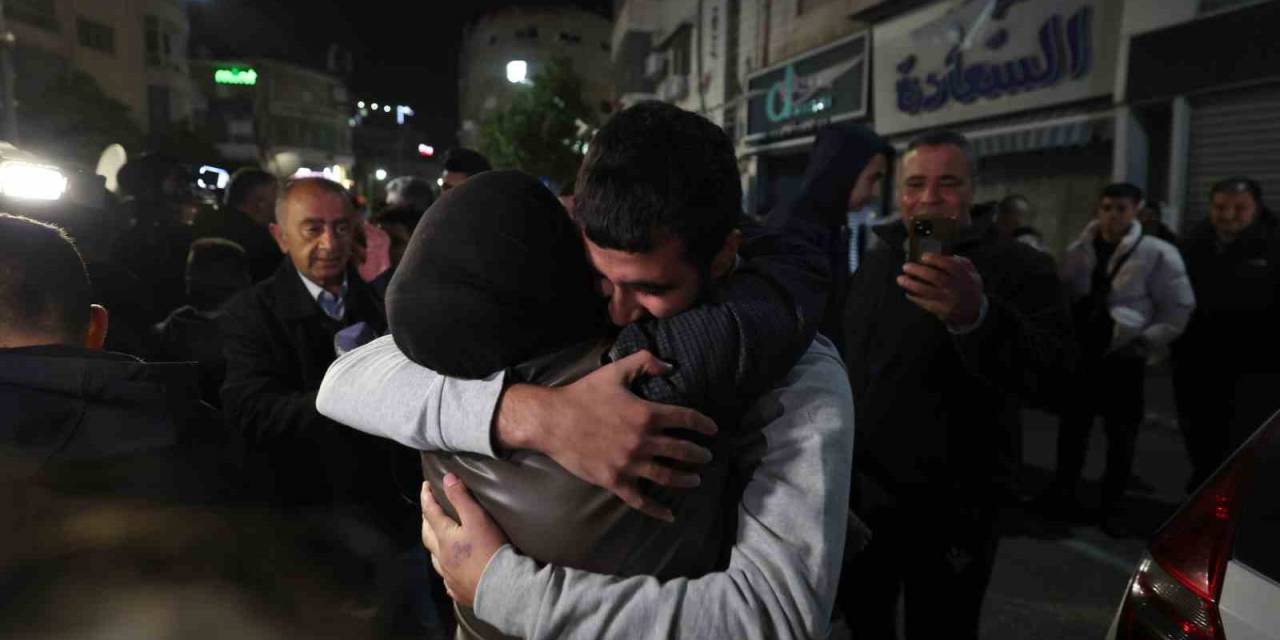 Hamas, İsrail İle Esir Takası Ve Ateşkesi İçeren Anlaşmaya "Olumlu" Yanıt Verdiğini Doğruladı