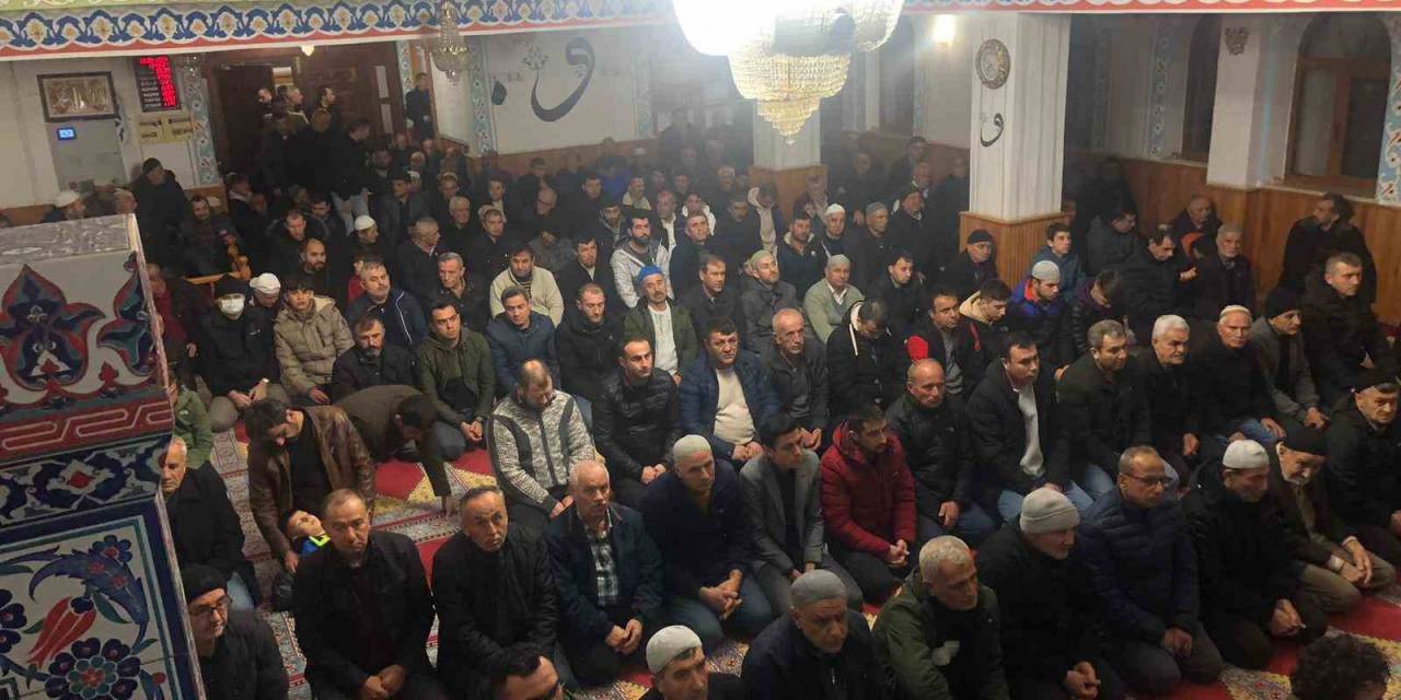 Osmaneli’de Miraç Kandili Dualarla İdrak Edildi