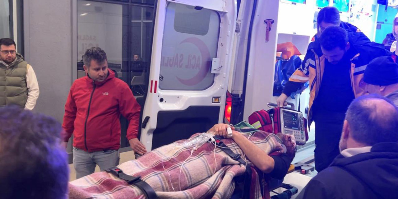 Rize'de Dağ Kayağı Şampiyonası Hazırlığı Yapan İş Makinesinin Üzerine Çığ Düştü