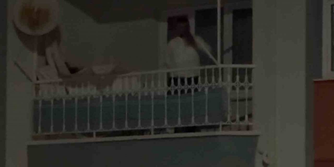 Sinir Krizi Geçiren Genç Balkondan Tencere, Bıçak Fırlattı