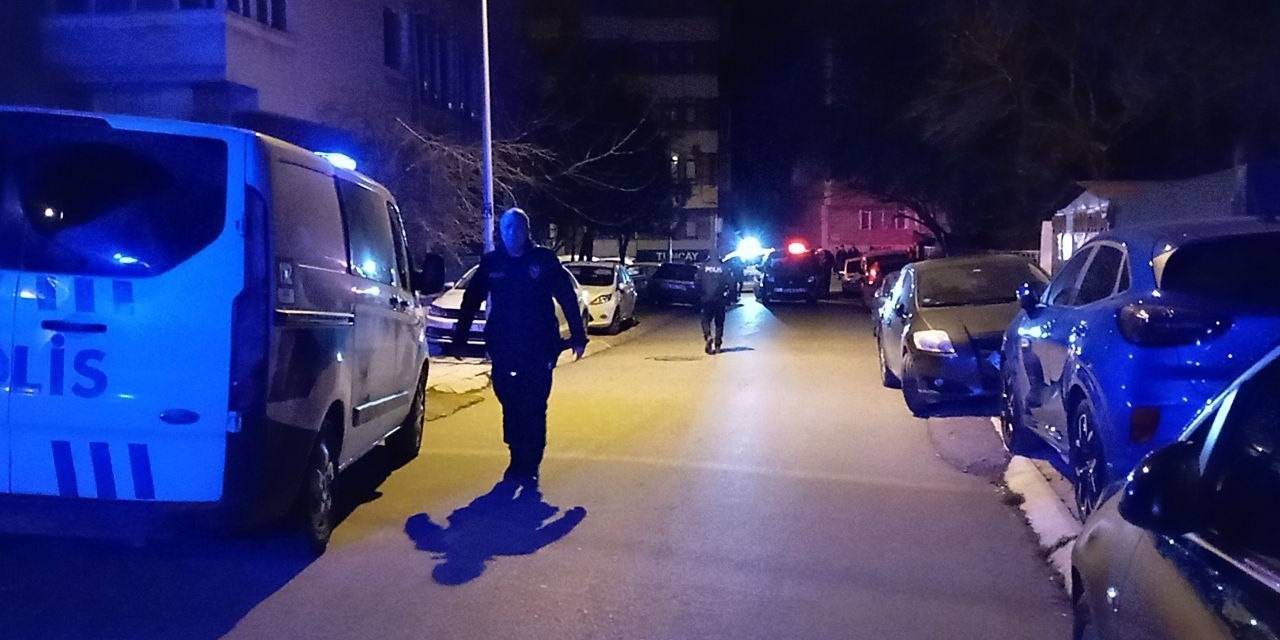 İstedikleri Parayı Alamayınca İki Kişiyi Bıçakladılar