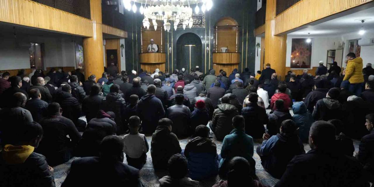 Gaziantep Nurdağı’nın Ayakta Kalan Tek Camisinde Kandil Yoğunluğu