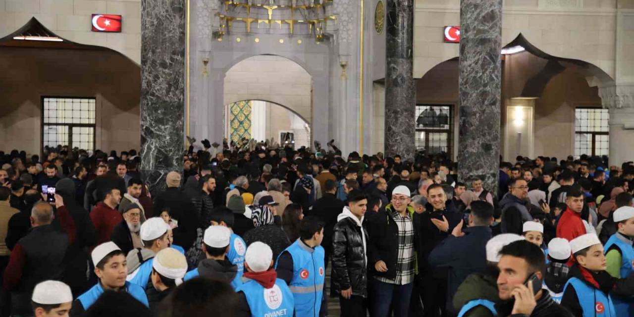 Depremde Vefat Edenler İçin Gaziantep’te Mevlid-i Şerif Okutuldu