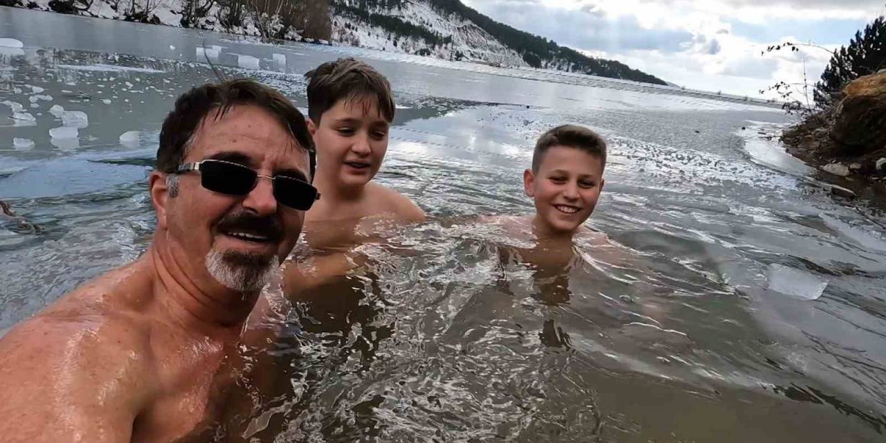 Donan Göle Girme Geleneğini Bu Sefer Gençlerle Sürdürdü