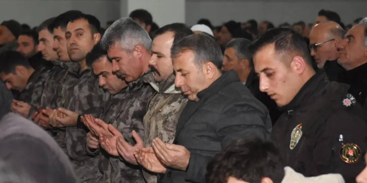 Erzincan Emniyeti Deprem Şehitlerini Unutmadı