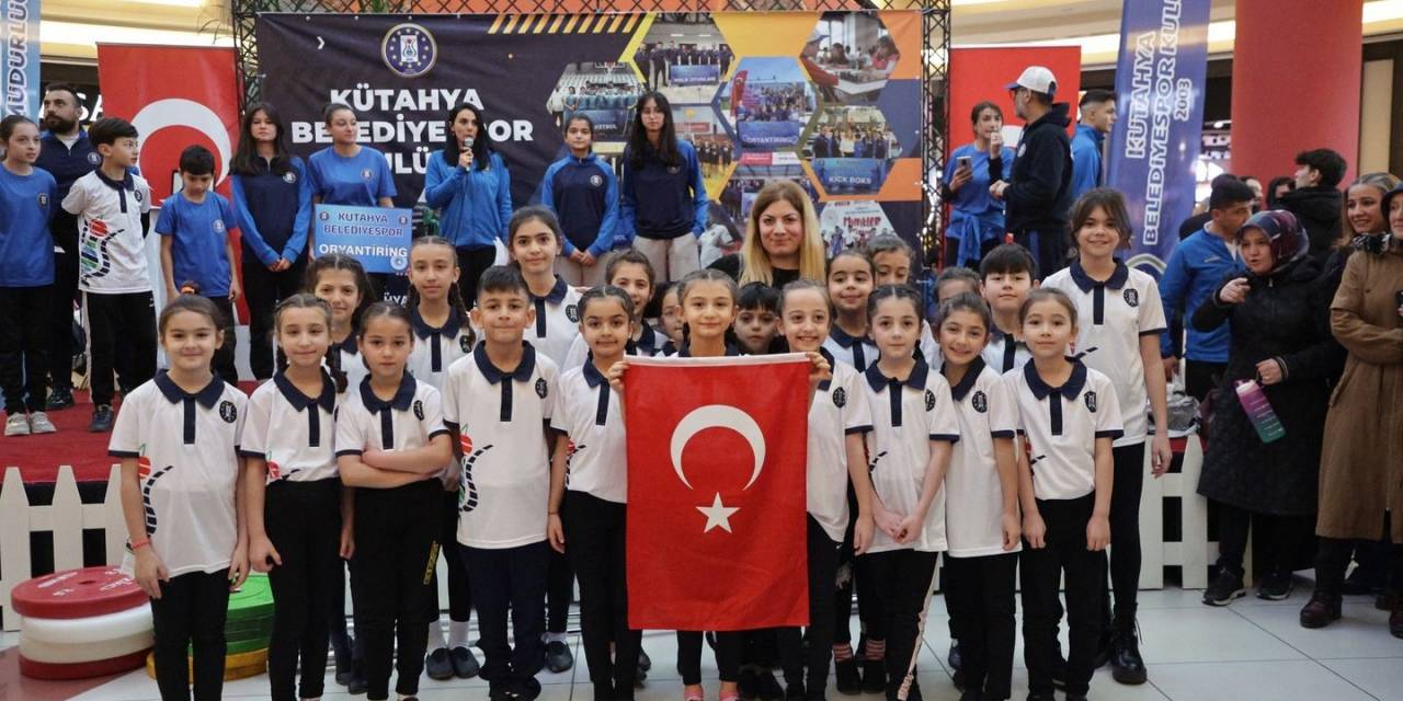 Kütahya Belediyespor Kulübü Sporcuları Hünerlerini Sergiledi