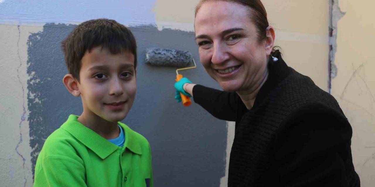 Depremde Zarar Gören Okullar ‘Renklendir Hayatı’ Sloganıyla Hayat Buluyor