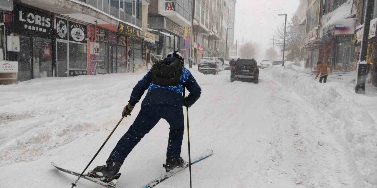 Ardahan’da Sokakta Kayak Keyfi
