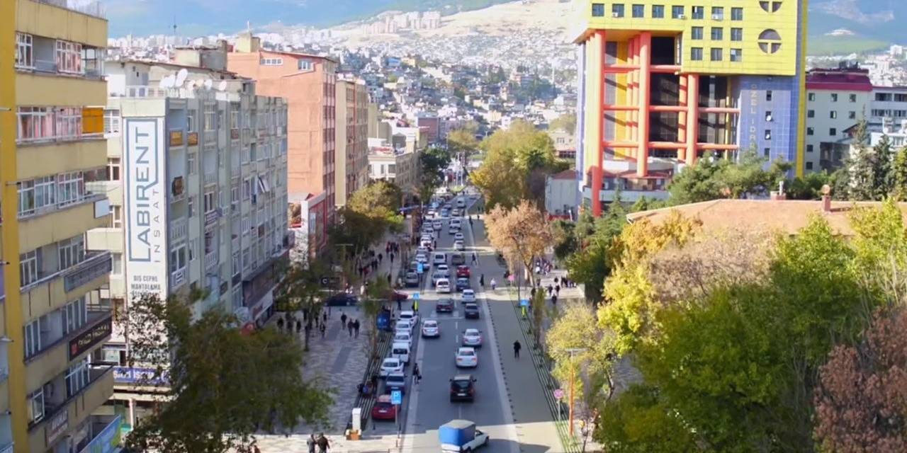 Kahramanmaraş’ta Ticaretin Kalbinin Attığı Cadde Eski Günlerini Arıyor