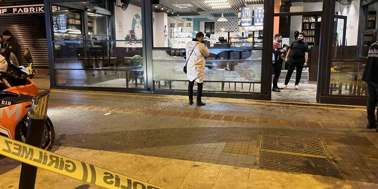 Küçükçekmece’de Tartıştığı Esnafa Kurşun Yağdırdı: 2 Yaralı