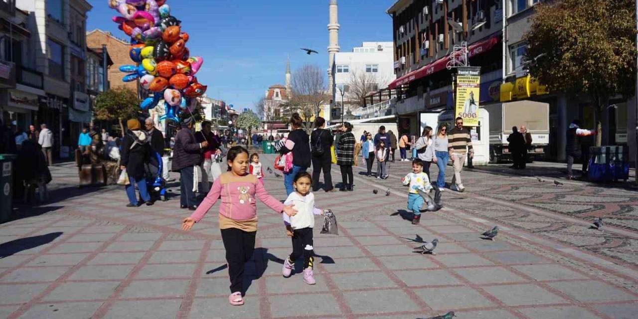Edirne’de Güneşi Gören Dışarı Koştu