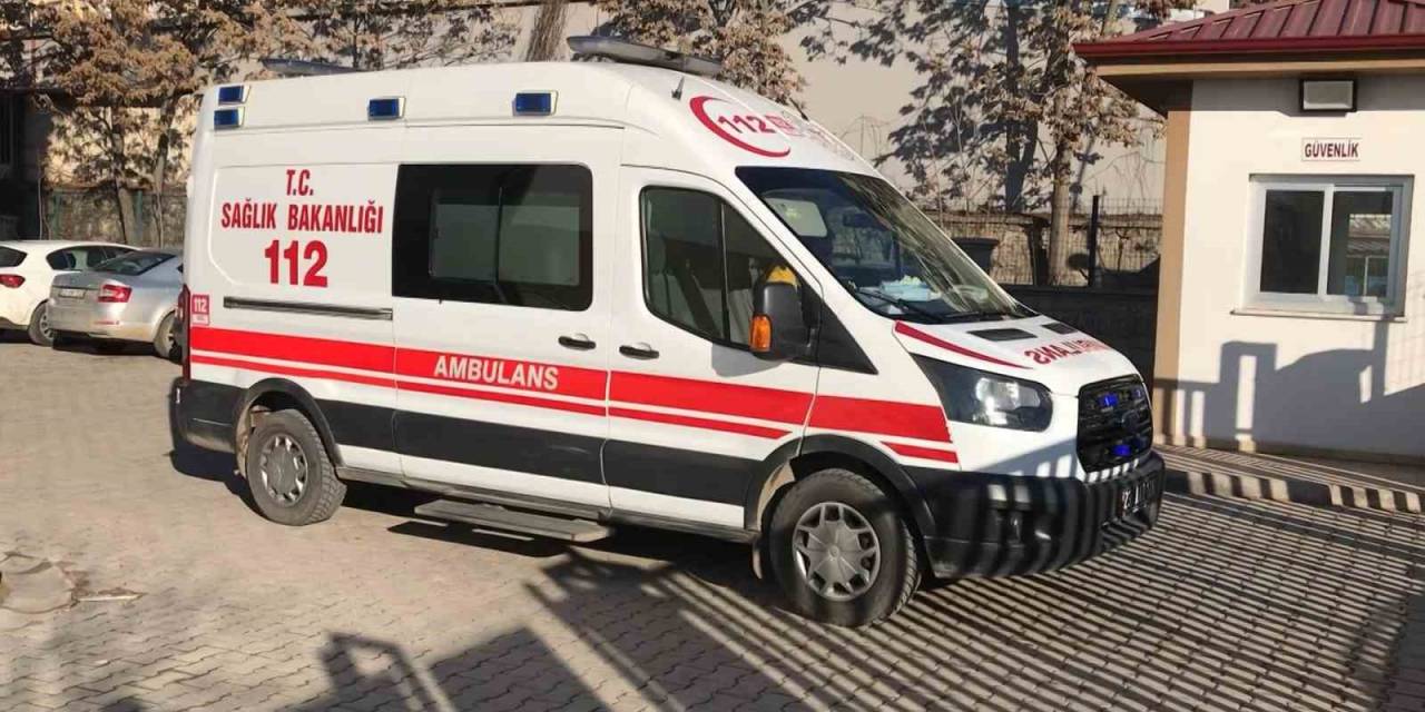 Elazığ’da Lisede ’kız Meselesinden’ Çıkan Kavgada 1 Öğrenci Bıçaklandı